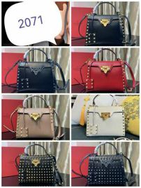 Picture of Valentino Lady Handbags _SKUfw125268158fw